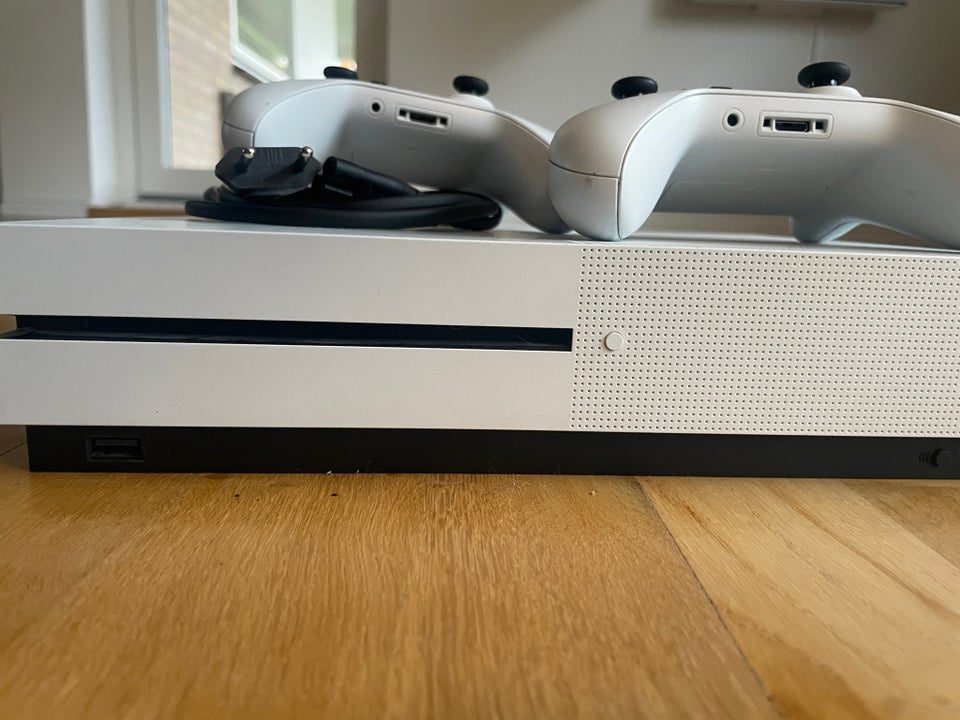 Xbox One S, God