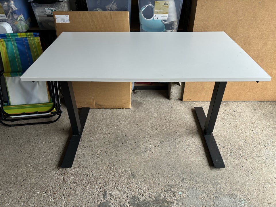 Skrivebord, IKEA, b: 120 d: 70 h: 75