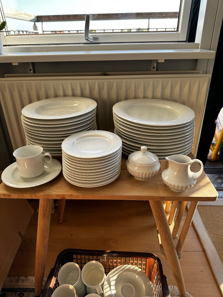 Porcelæn, Tallerkner og kaffestel