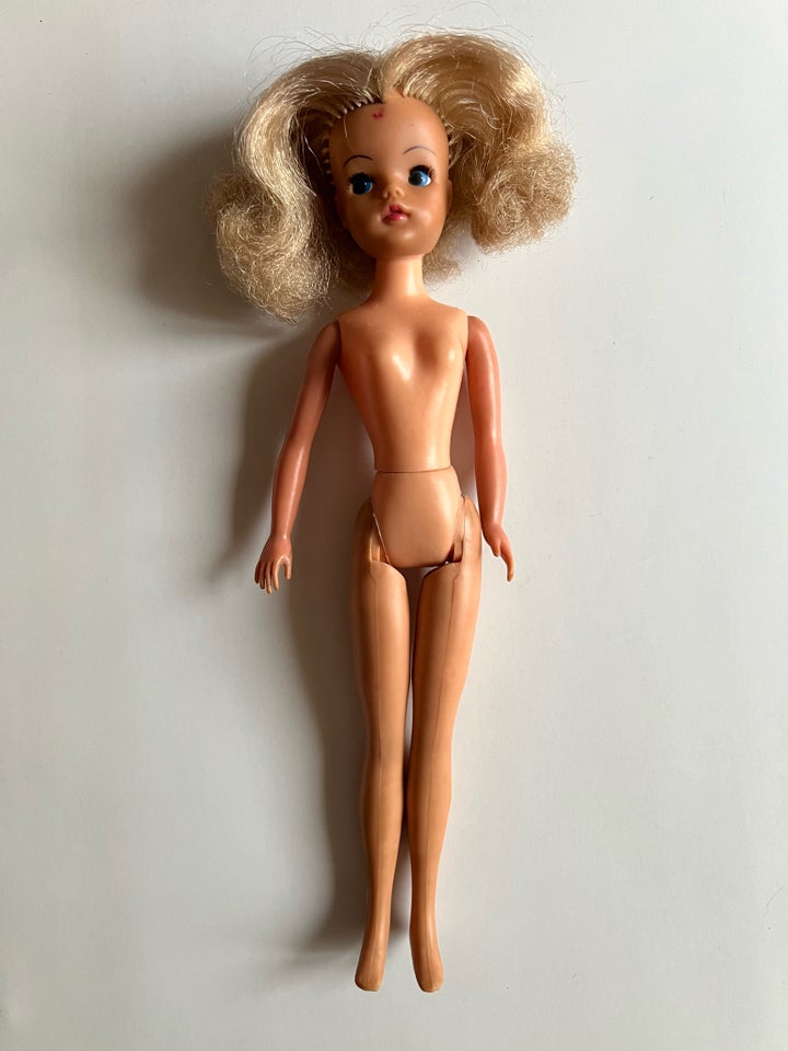 Barbie, Sindy dukke