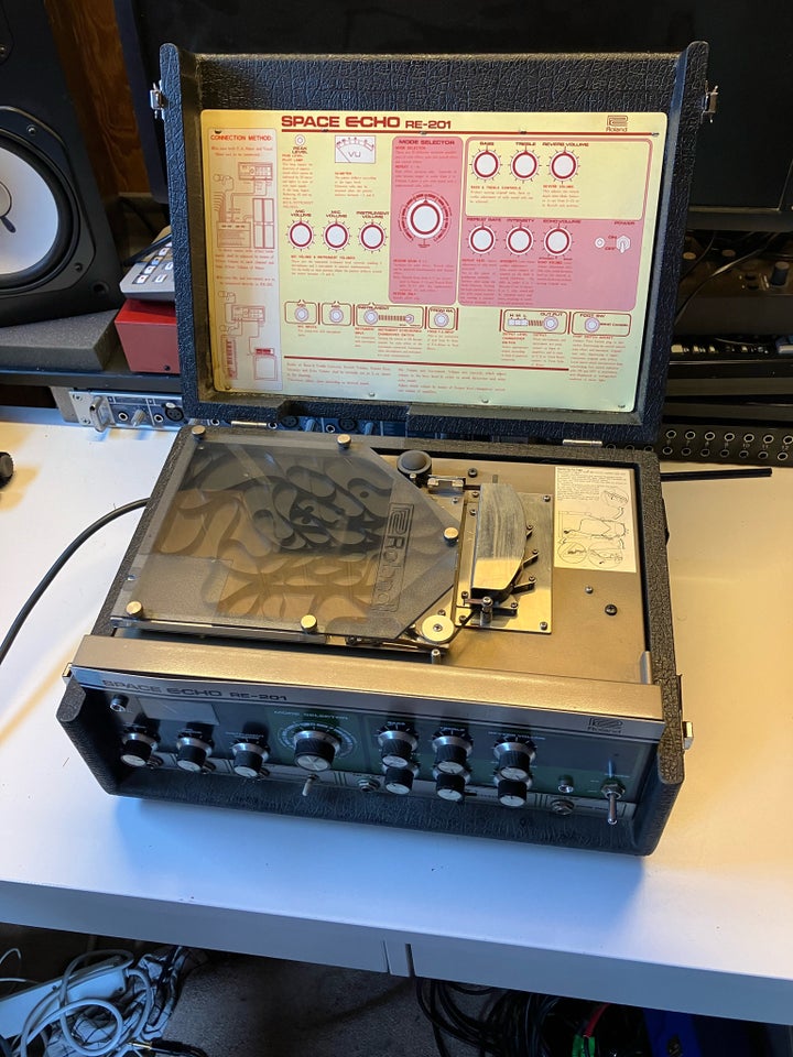 Roland RE-201 Space Echo Tape Delay