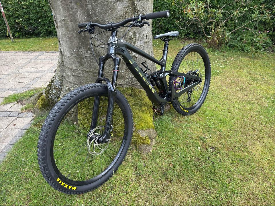 Trek Slash 8 Gen 5 full suspension