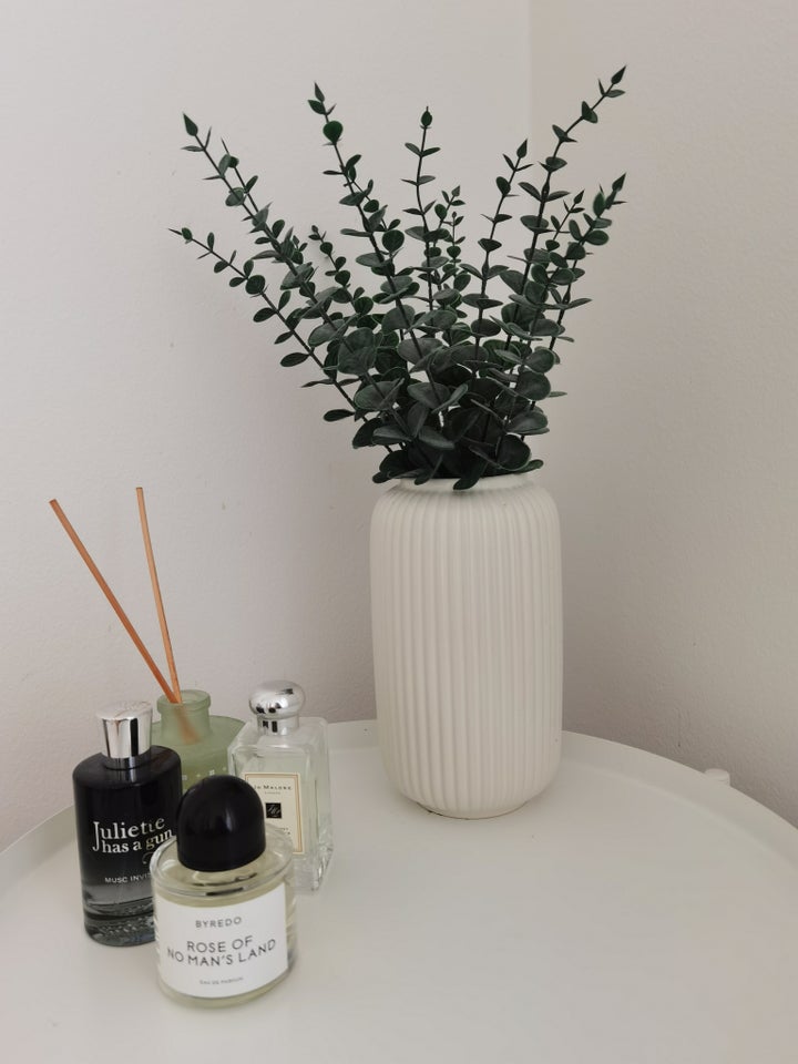 Vase Vase and artificial plant