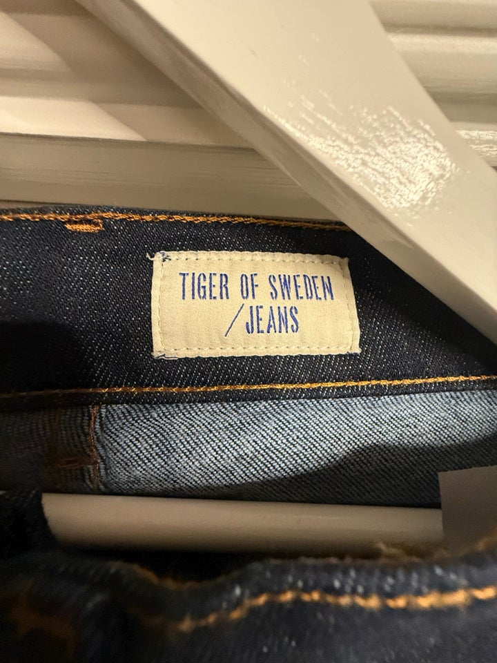 Jeans, Tiger of Sweden , str. 32