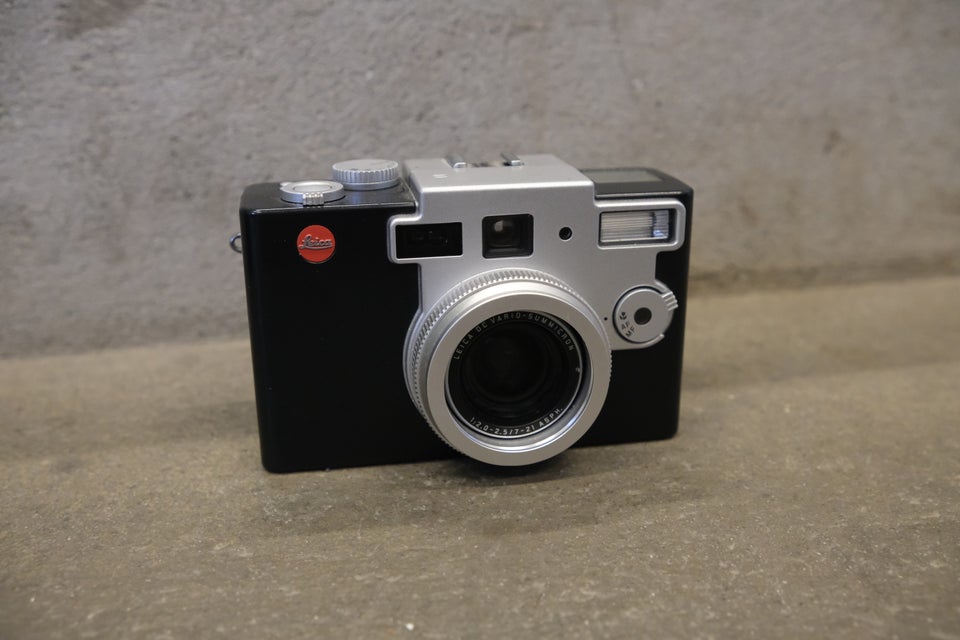 Leica, Digilux 1, 4 megapixels