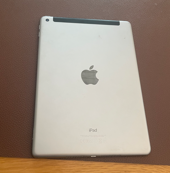 iPad 5, 128 GB, sort