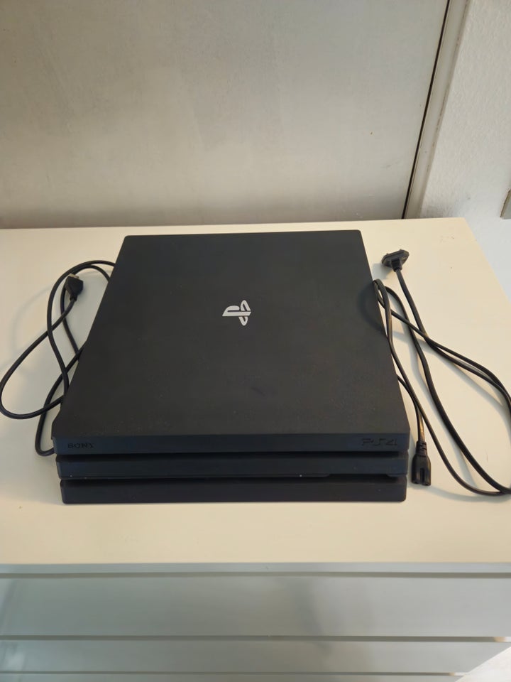 Playstation 4 Pro, CUH - 7216B,