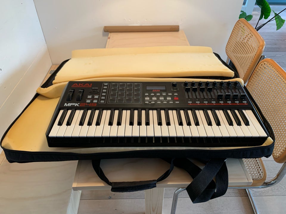 Midi keyboard, AKAI MPK249