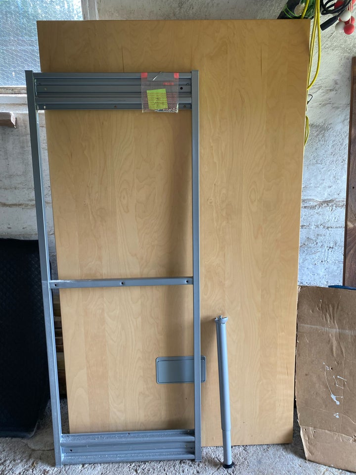 Skrivebord IKEA b: 110 d: 195 h: 72