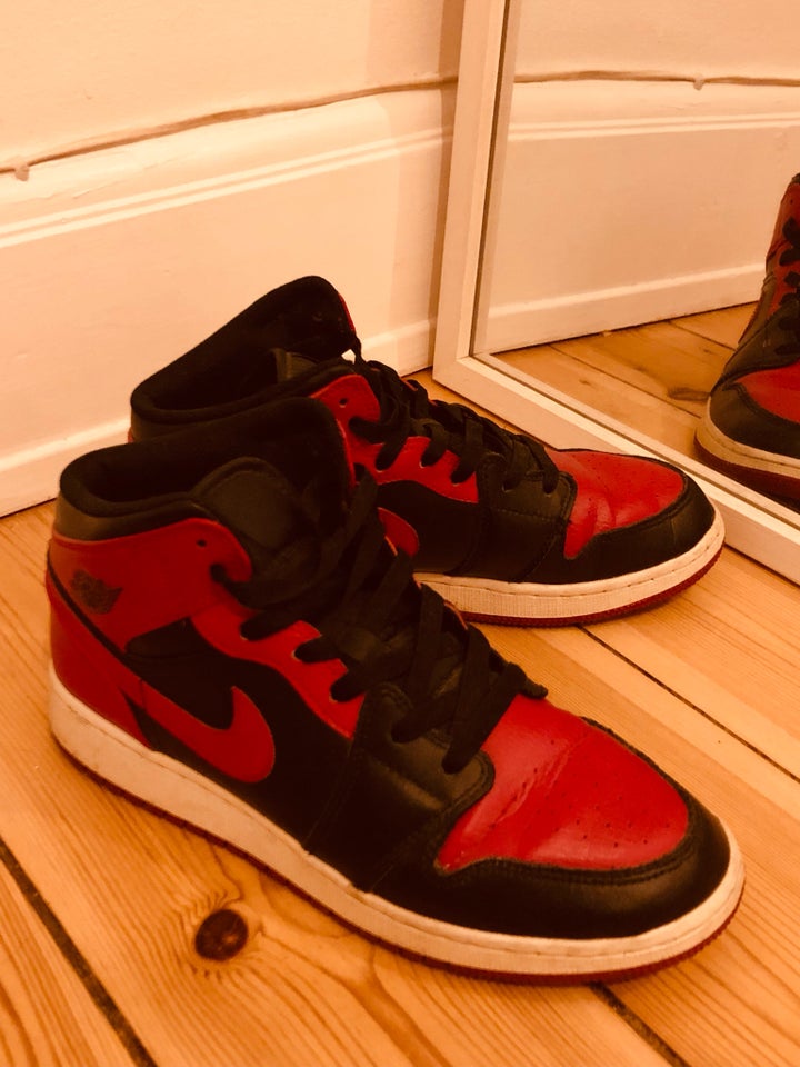 Sneakers, Nike Jordan 1 - Model