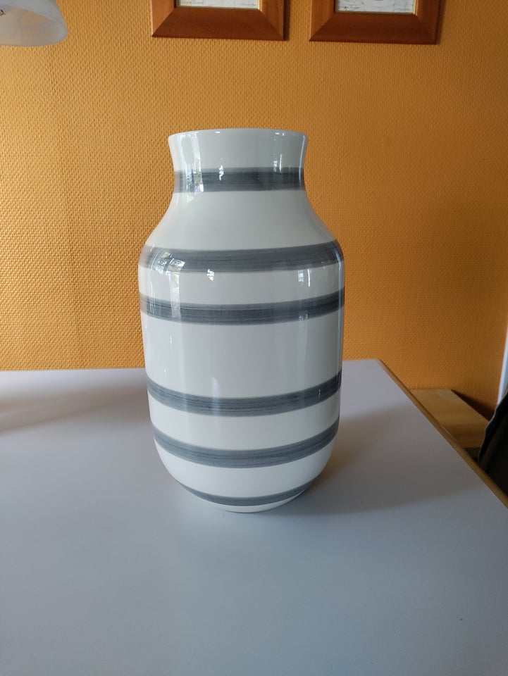 Omaggio vase, Kahler