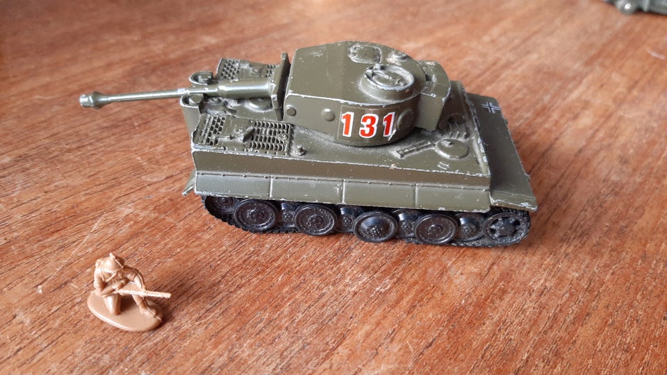 Legetøjsbil, militær, Dinky Toys