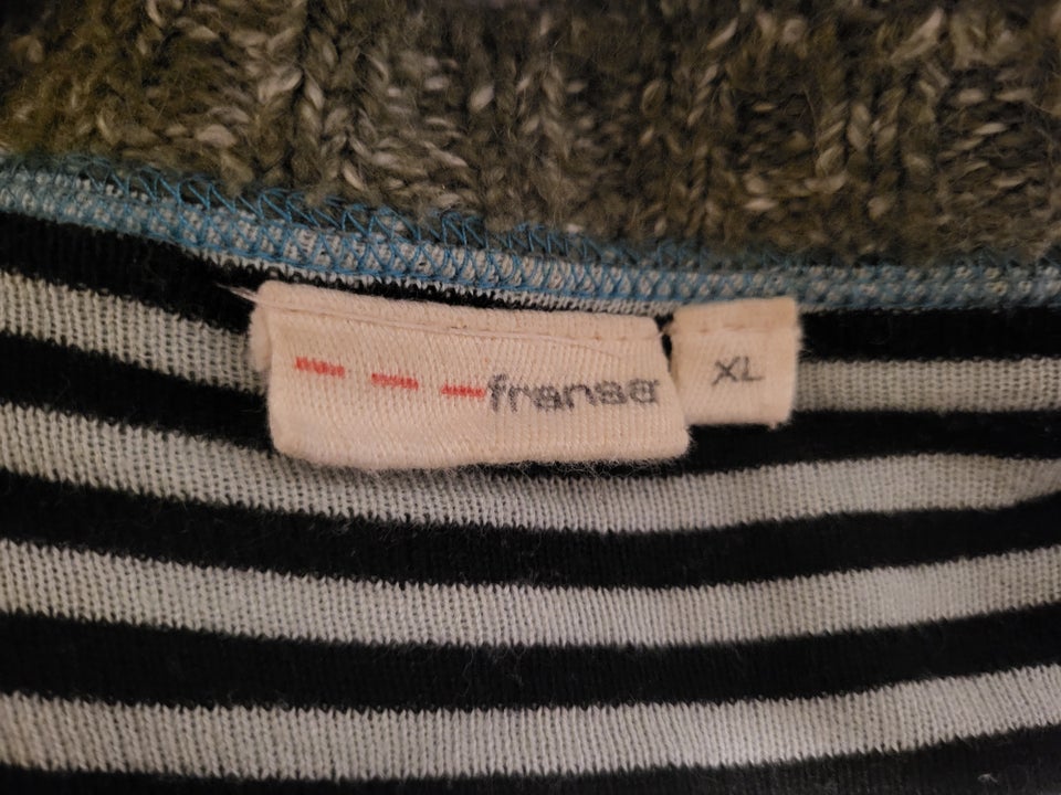 Cardigan, Fransa, str. 44