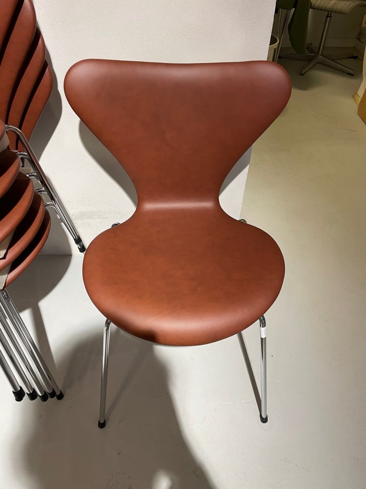 Arne Jacobsen stol AJ 3107 Its koral