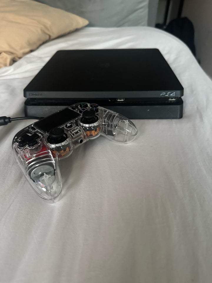 Playstation 4, God