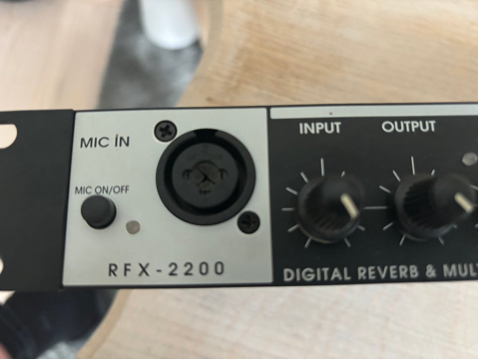 Multieffekt, Zoom RFX-2200