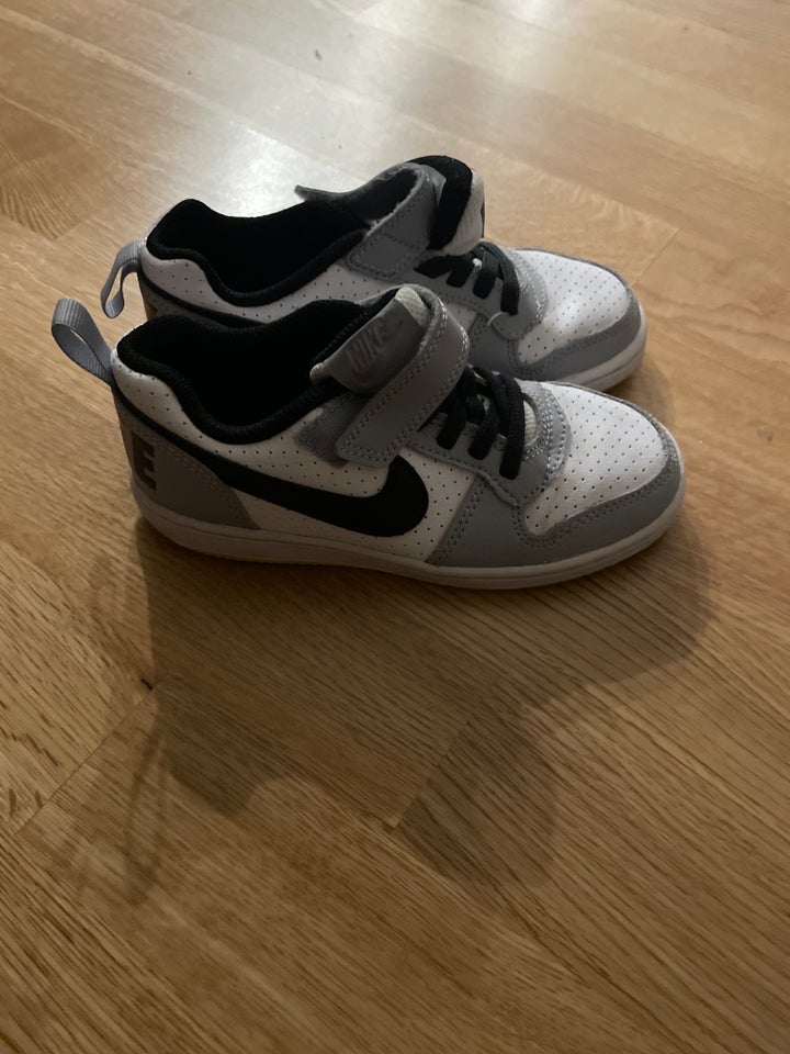 Sneakers, str. 28, Nike