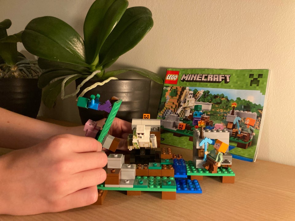 Lego Minecraft, Jerngolem 21123