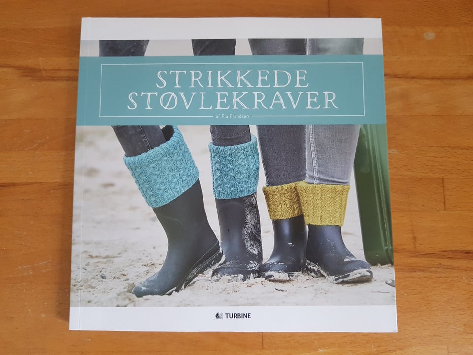 Strikkede støvlekraver, Pia