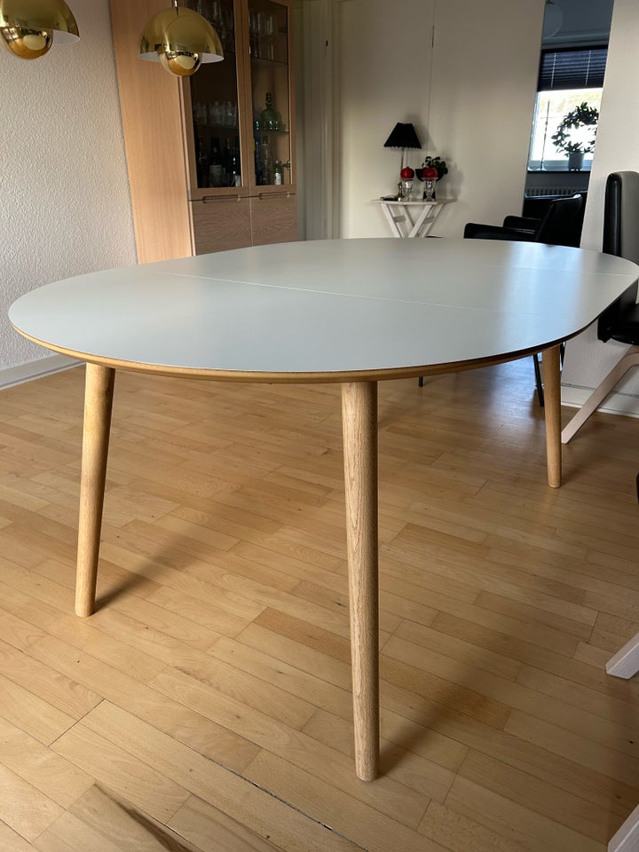 Spisebord, Hvid laminat med eg ben ,