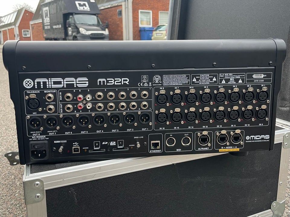 Digital Mixer, Midas M32R Live