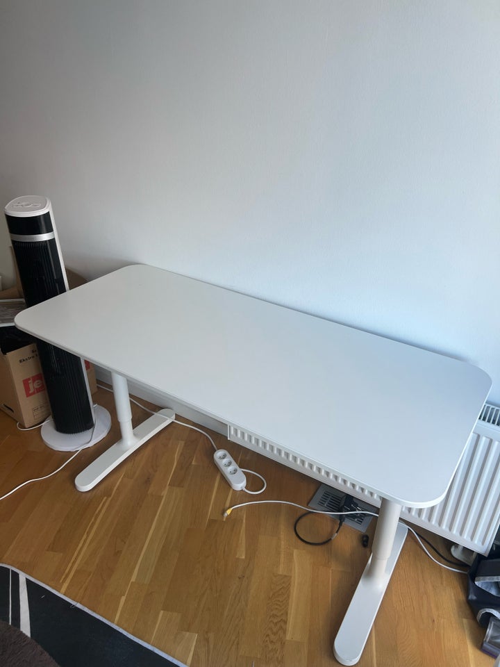 Skrivebord Ikea b: 140 d: 60