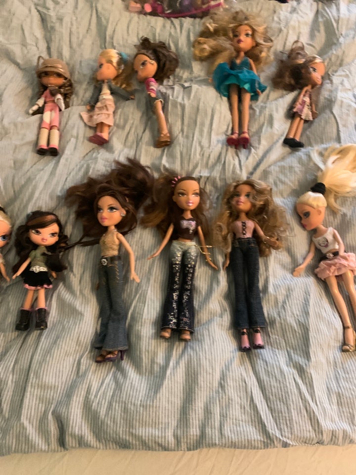 Bratz, Bratz dukker og tøj