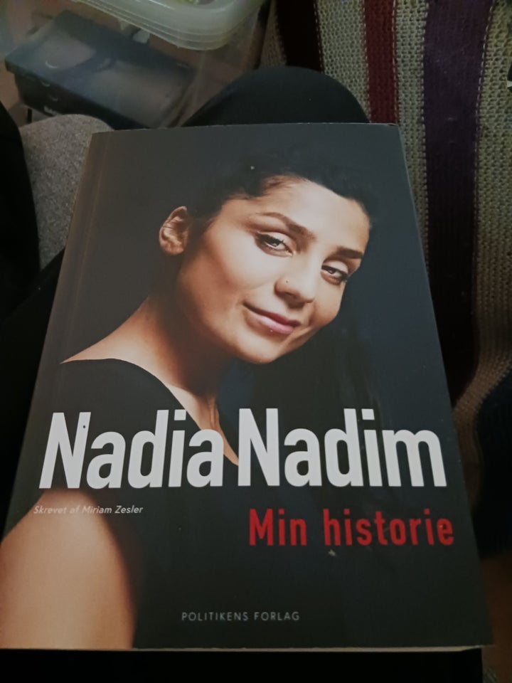 Se billede , Nadia nadim