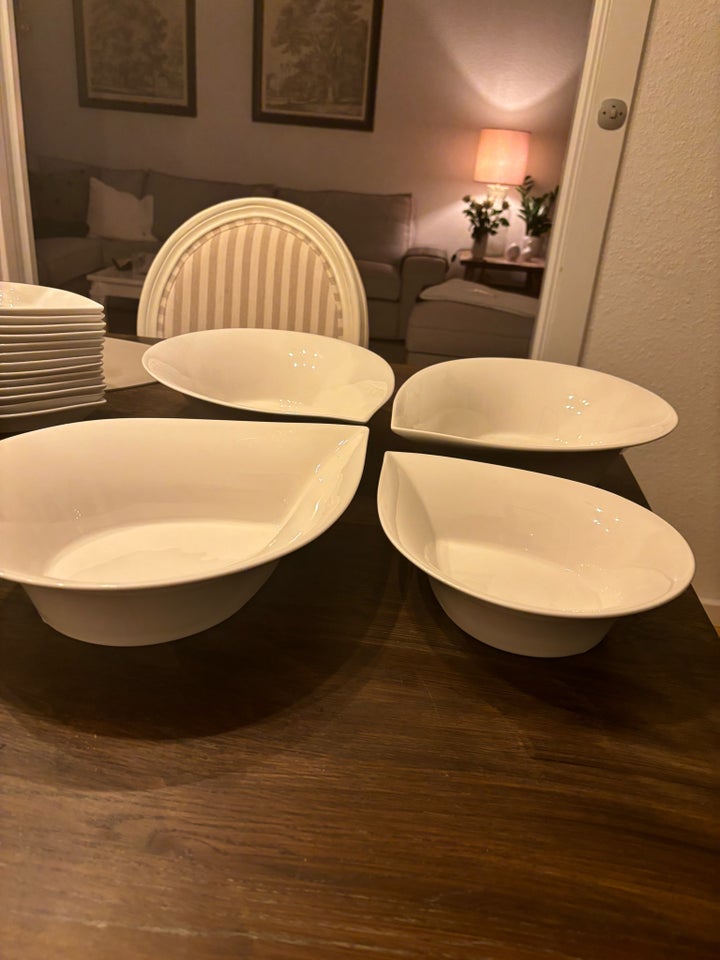 Porcelæn, 3 store skåle og 1 mindre