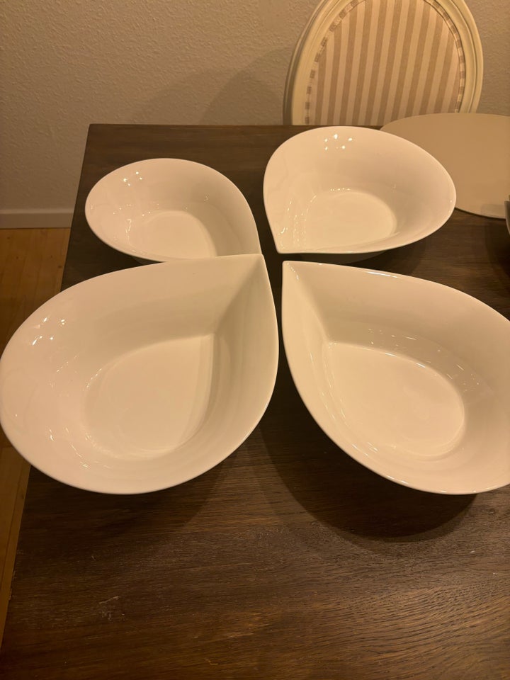 Porcelæn, 3 store skåle og 1 mindre