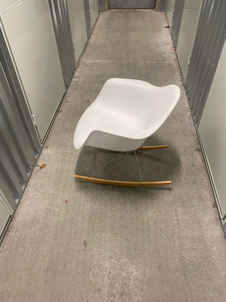 Gyngestol andet Eames repliks