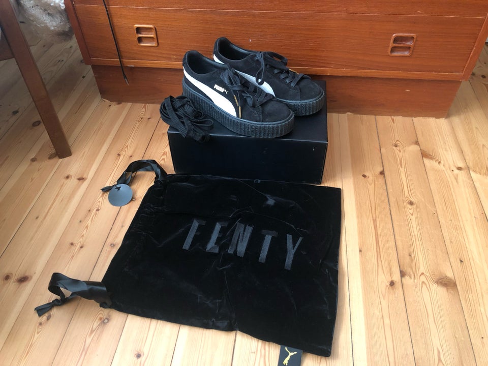 Sneakers, str. 38, Rihanna Fenty x