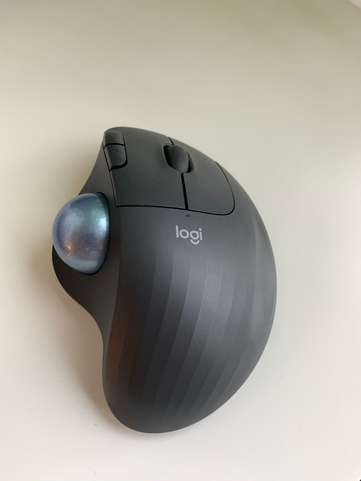 Mus Logitech M575