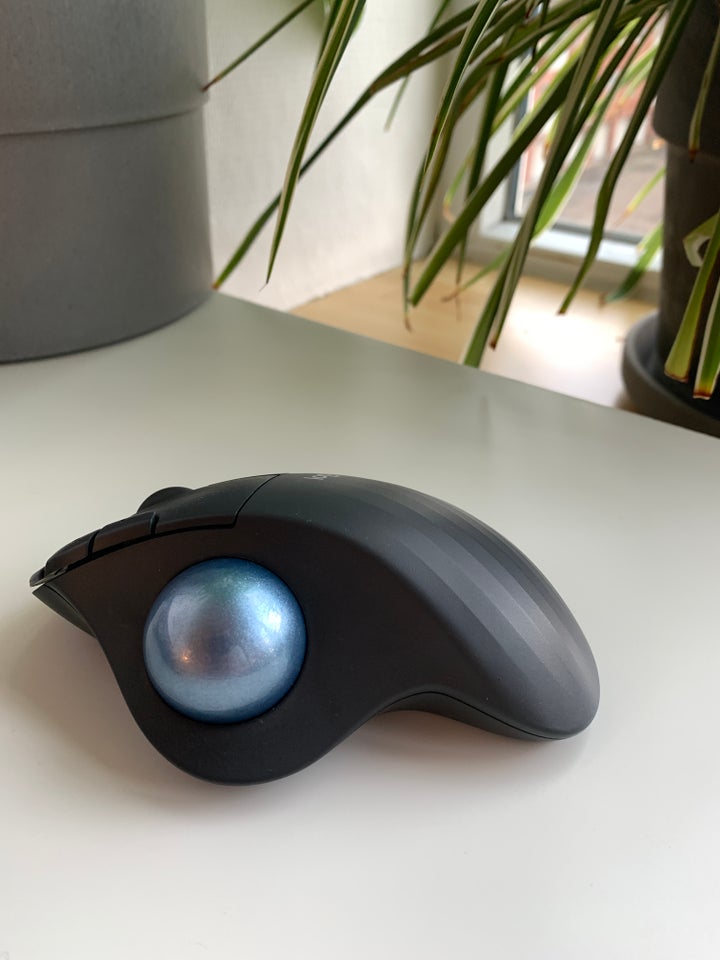 Mus Logitech M575