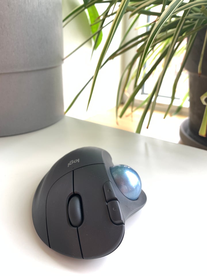 Mus Logitech M575