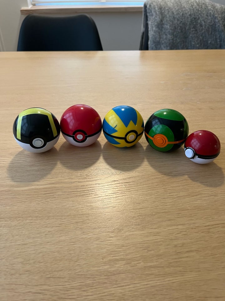 Bold, Pokemon balls / Pokemon