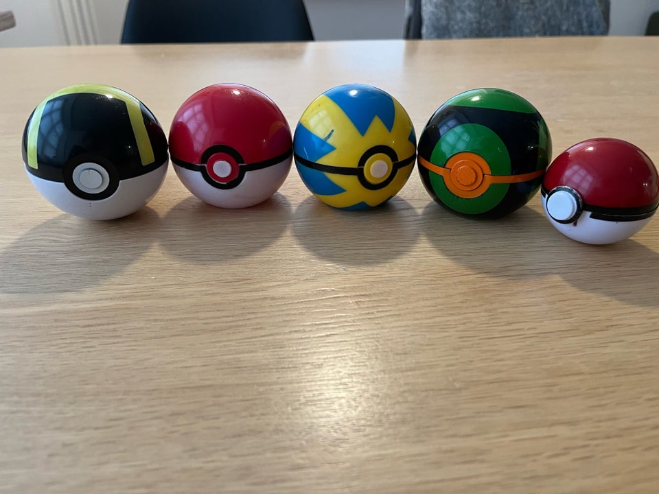 Bold, Pokemon balls / Pokemon