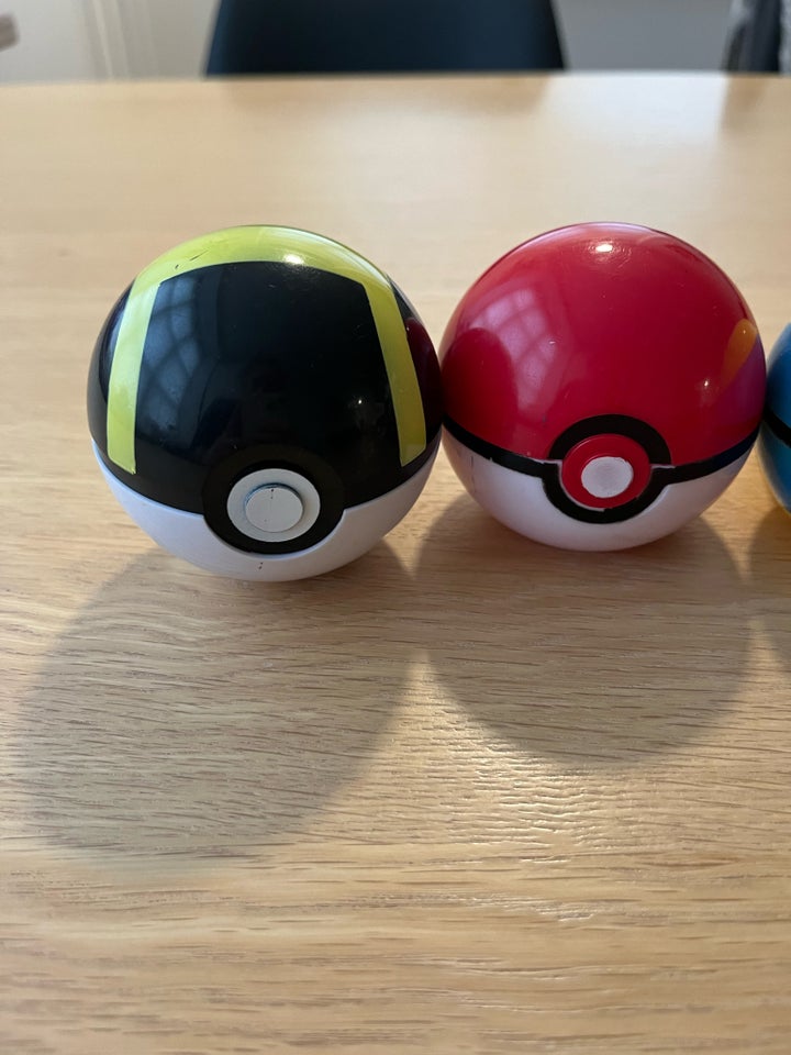 Bold, Pokemon balls / Pokemon