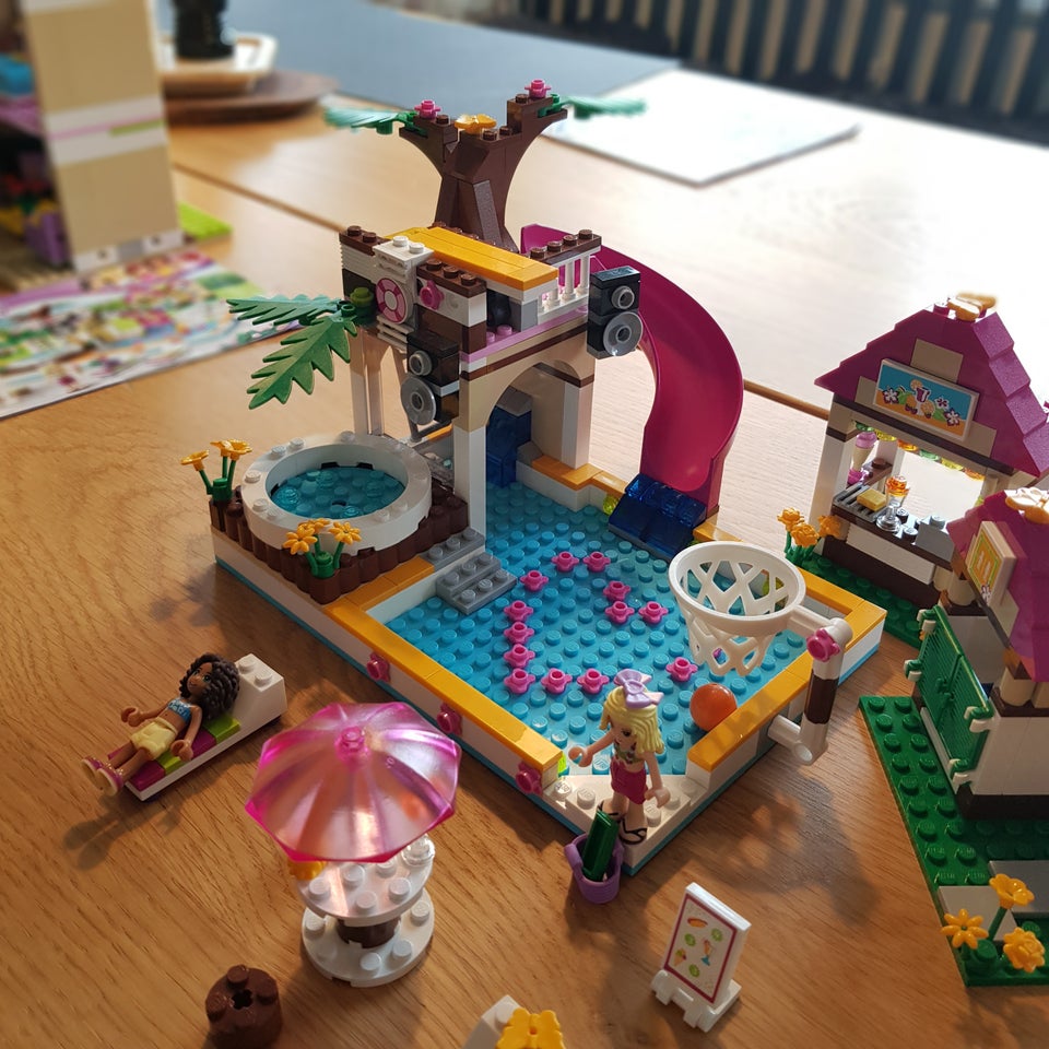 Lego Friends, Heartlake city pool