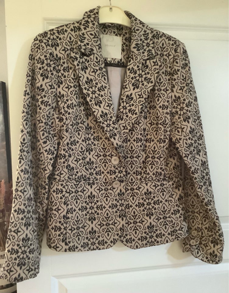 Blazer, str. 40, Fransa