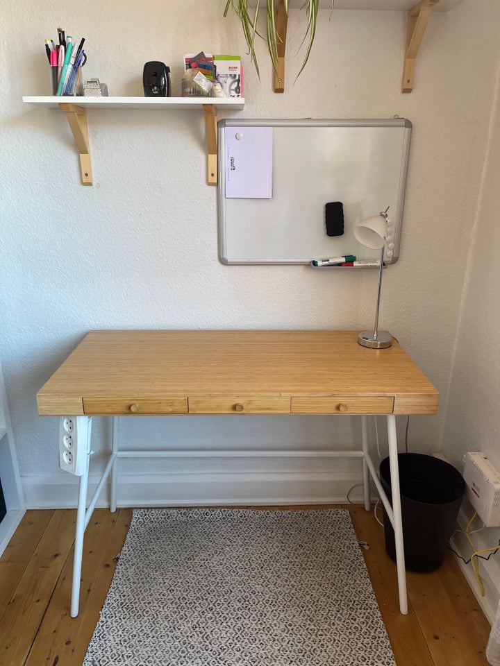 Skrivebord, IKEA, b: 102 d: 49 h: 74