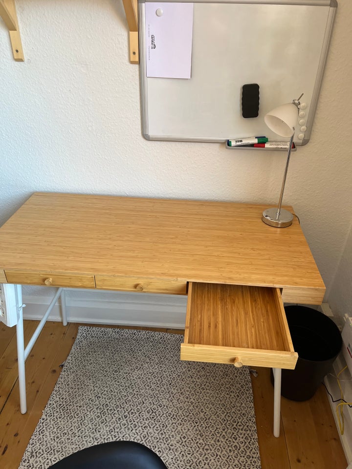 Skrivebord, IKEA, b: 102 d: 49 h: 74