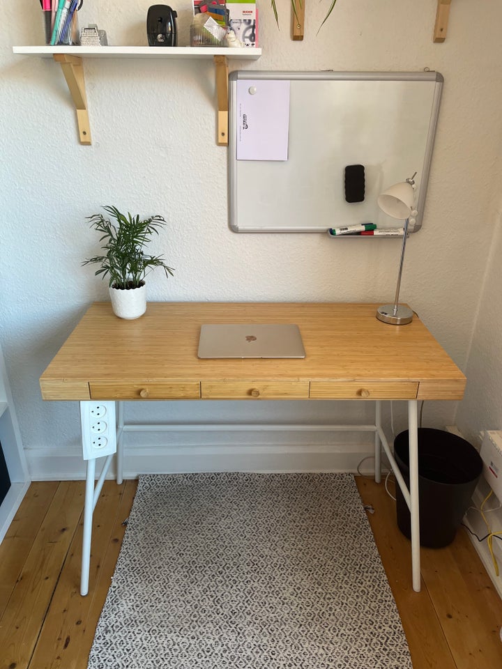 Skrivebord, IKEA, b: 102 d: 49 h: 74