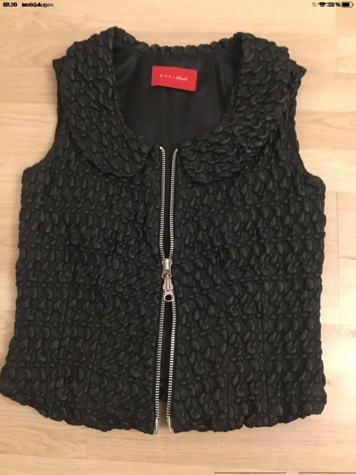 Vest, Eva Claudi, str. 36