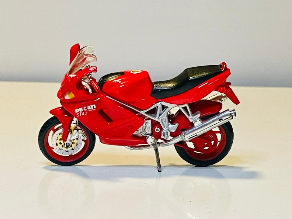 Modelbil, Bburago Ducati ST4s,