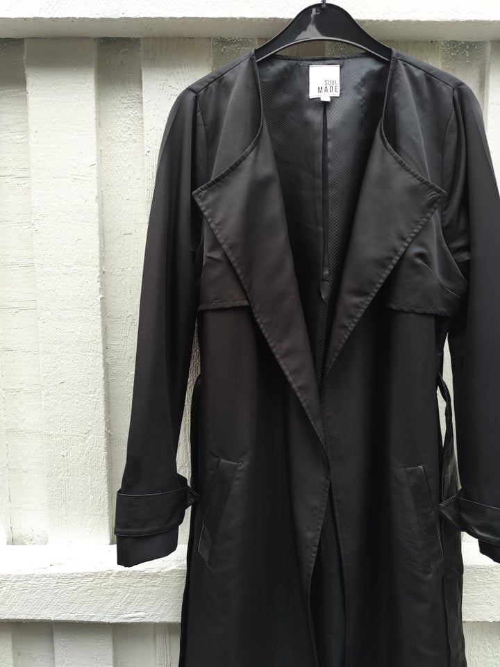 Trenchcoat, str. 38, Soul Made