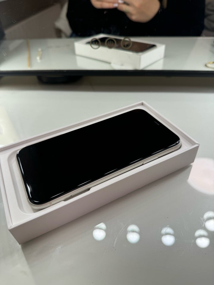 iPhone 11, 128 GB, hvid