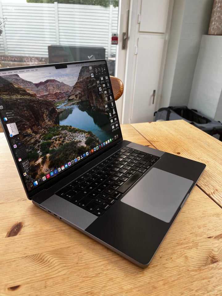 MacBook Pro, 2021/M1 Max 16-Inch,