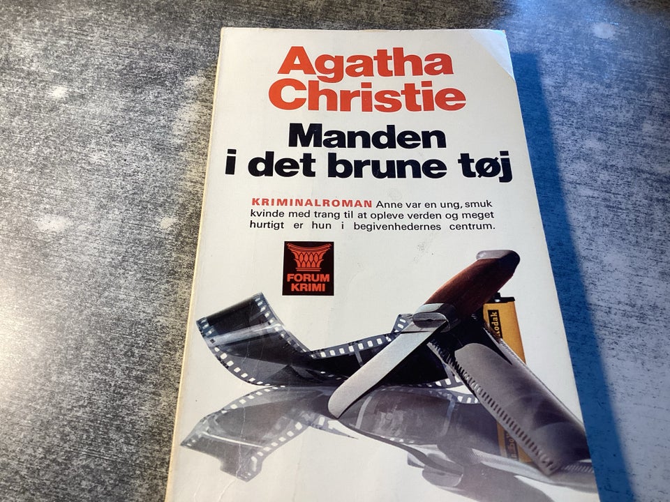 Manden i det brune tøj 9 Agatha