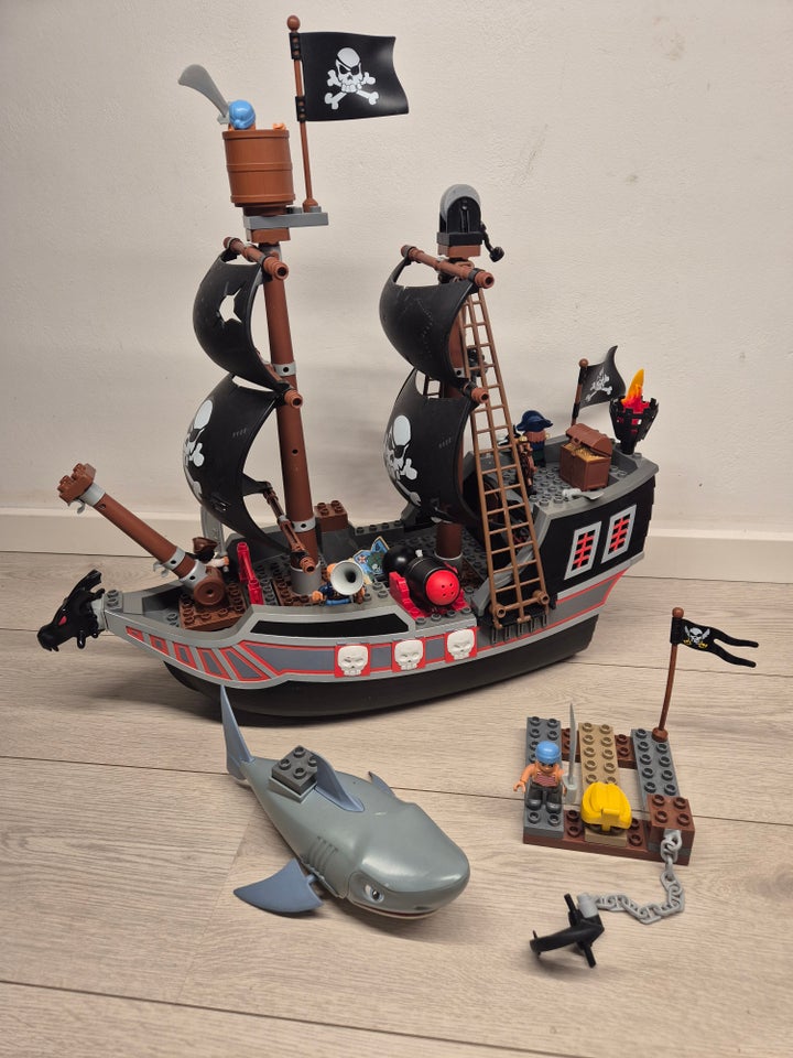 Lego Duplo, Piratskib med shark